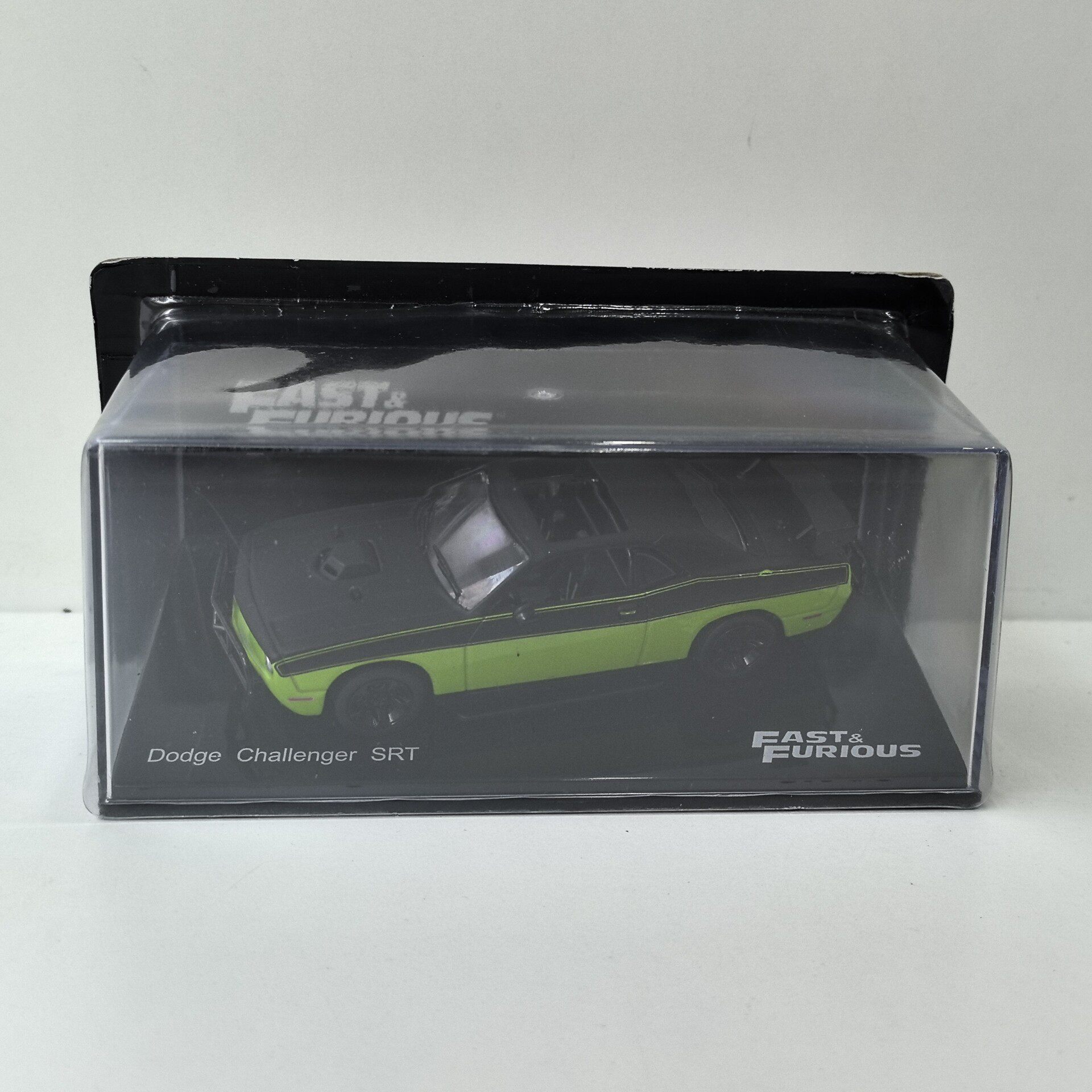 Diecast IXO 1/43 schaalmodel v - Movies recensie en prijs